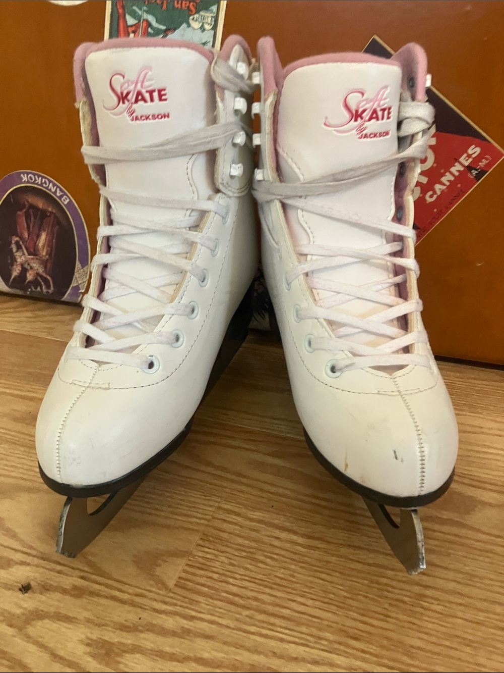 JACKSON Soft SkatebWhite and Pink Women’s Figure Ice Skates
